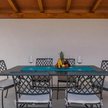 Vakantiehuis Luxurious In *