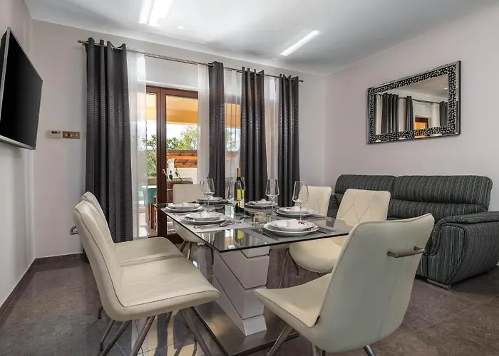 3 Bedroom In Holiday home